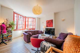 <h3>🏡 EXCLUSIEF – OPENDEURDAG OP ZONDAG 13 SEPTEMBER<br /><br />Deze zondag 13 september kunt u dit pand exclusief bezoeken tijdens onze opendeurdag, van 16u tot 17u. Kom gerust langs, met of zonder afspraak!<br /><br />SINT-JOOST-TEN-NODE – Appartement met 2 slaapkamers en terras in karaktervol gebouw</h3>
<p>Ideaal gelegen <strong>Rue Saint-Josse 13 in Sint-Joost-ten-Node</strong>, in het hart van een dynamische en gegeerde buurt, vlakbij de Europese instellingen, het stadscentrum, winkels, openbaar vervoer en alle voorzieningen, vindt u dit charmante appartement van ± 70 m² in een <strong>kleine mede-eigendom van slechts 5 eenheden</strong>.</p>
<p>Het appartement bestaat uit een aangename en lichtrijke leefruimte, een keuken, <strong>twee slaapkamers</strong>, een badkamer en een <strong>terras</strong>, een echte troef om te genieten van buitenruimte in de stad.</p>
<p>U zal gecharmeerd worden door het karakter van dit <strong>prachtige gebouw met veel uitstraling</strong>, met een mooie architecturale stijl en een strategische ligging tussen de Europese wijk en het centrum van Brussel.</p>
<h3>Troeven:</h3>
<p>✔ Appartement van ± 70 m²<br />✔ 2 slaapkamers<br />✔ Terras<br />✔ Kleine mede-eigendom van 5 units<br />✔ Lage gemeenschappelijke kosten<br />✔ Elektriciteit conform<br />✔ EPC: D-<br />✔ Uitstekende ligging nabij winkels, openbaar vervoer en Europese instellingen</p>
<p>Of het nu gaat om eigen bewoning of als investering, dit appartement is een mooie opportuniteit in een wijk in volle ontwikkeling met een sterke huurvraag.</p>
<p><strong>Informatie en bezoeken:</strong></p>
<p><strong>Rebecca Hallal – Vastgoedmakelaar</strong><br />📞 0472 12 62 42<br />✉️ bruxelles.europe@weinvest.be</p>
<p><strong>We Invest Brussel-Europe</strong></p>