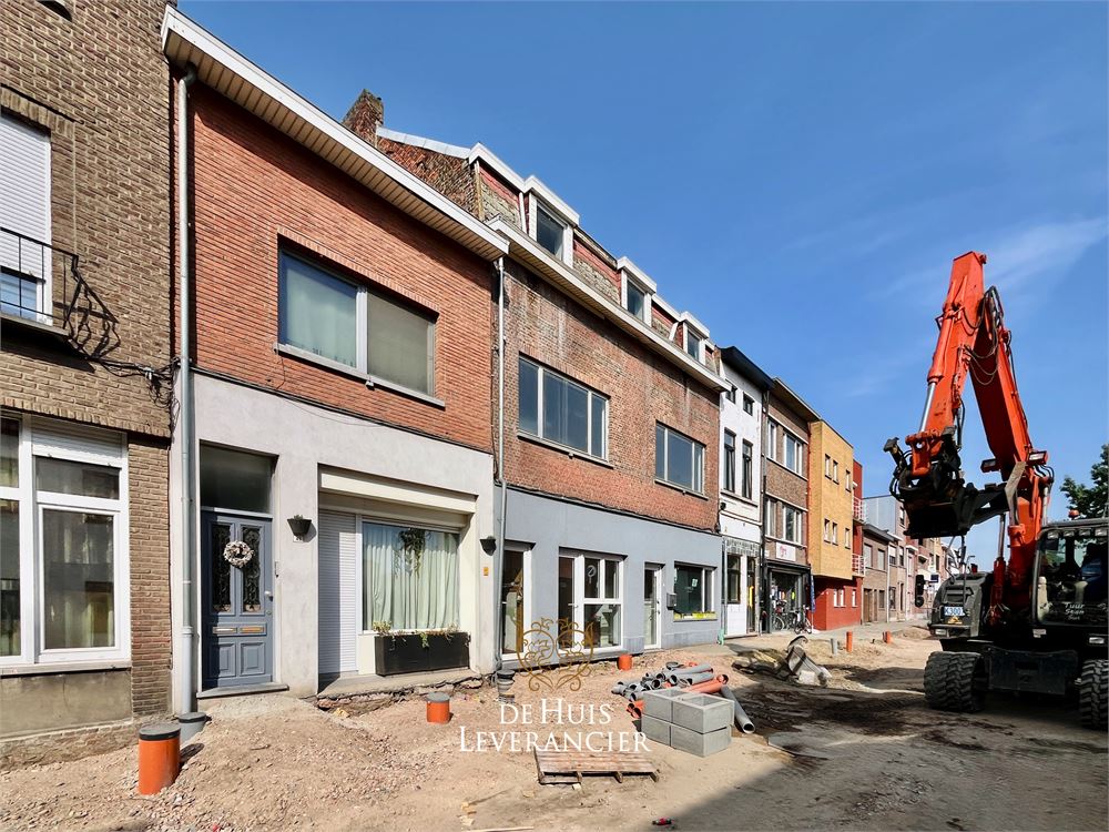 Uniek gebouw met handel en woongelegenheden te koop in Rumst - foto 1