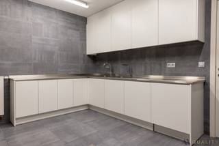 Ontdek deze unieke kantoor- of praktijkruimte, perfect gelegen in het centrum van Bornem, op wandelafstand van winkels, openbaar vervoer en...