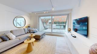 Gerenoveerd duplex appartement met 3 slaapkamers gelegen op de Leopoldlaan te Knokke op wandelafstand van de Zeedijk en de Lippenslaan.  Indeling...