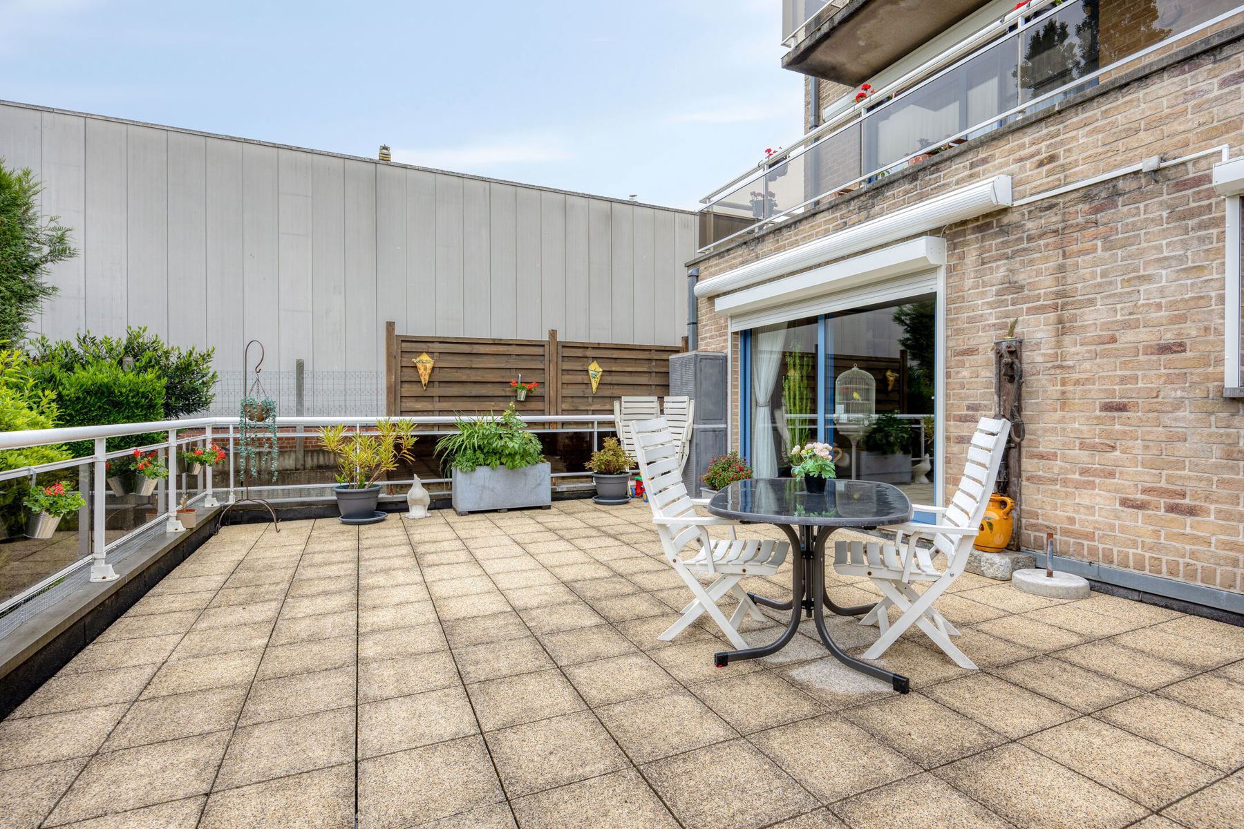 Gelijkvloers appartement met 2 kamers, terras en garage - foto 5