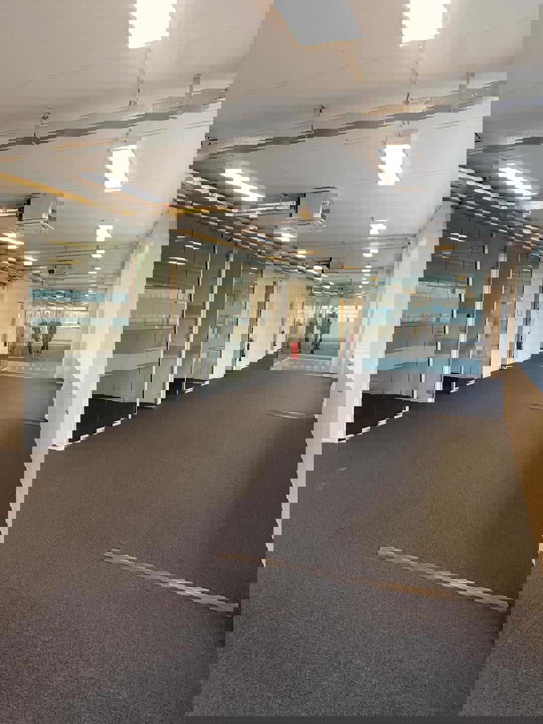 Moderne kantoren 190m² te huur links of rechts 1ste verdiep - foto 2