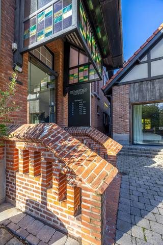 Deze karaktervolle herenwoning (HOB) charmeert vanaf het eerste moment. Authentieke elementen, warme materialen en een hedendaagse afwerking...