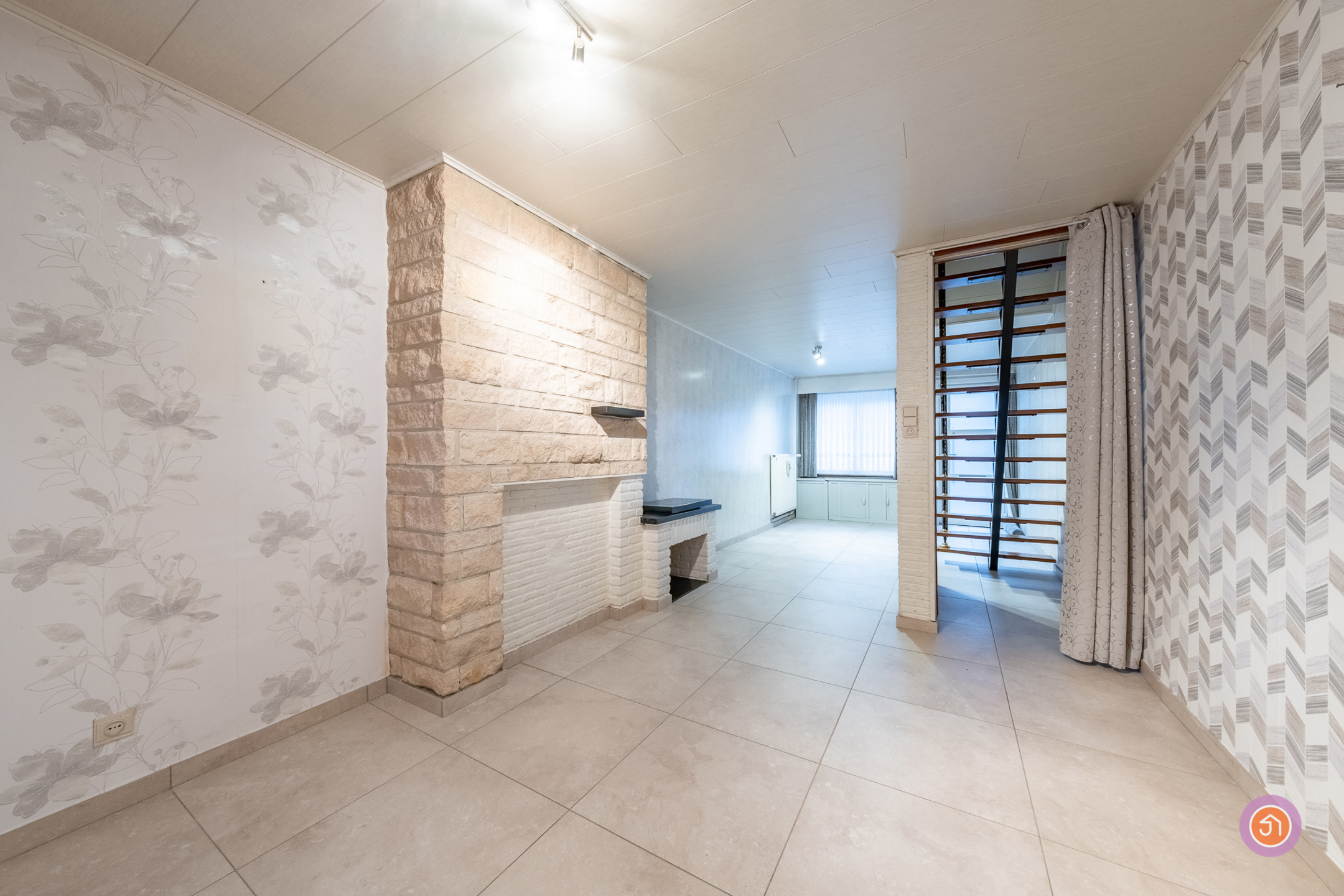 Goed onderhouden starterswoning met garage en tuin - foto 2