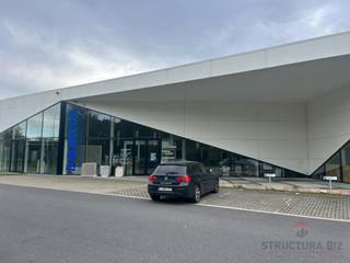 Nicely finished warehouse for sale in Vilvoorde along the Mechelsesteenweg. The storage space includes a 573 m² showroom, which can also be used...