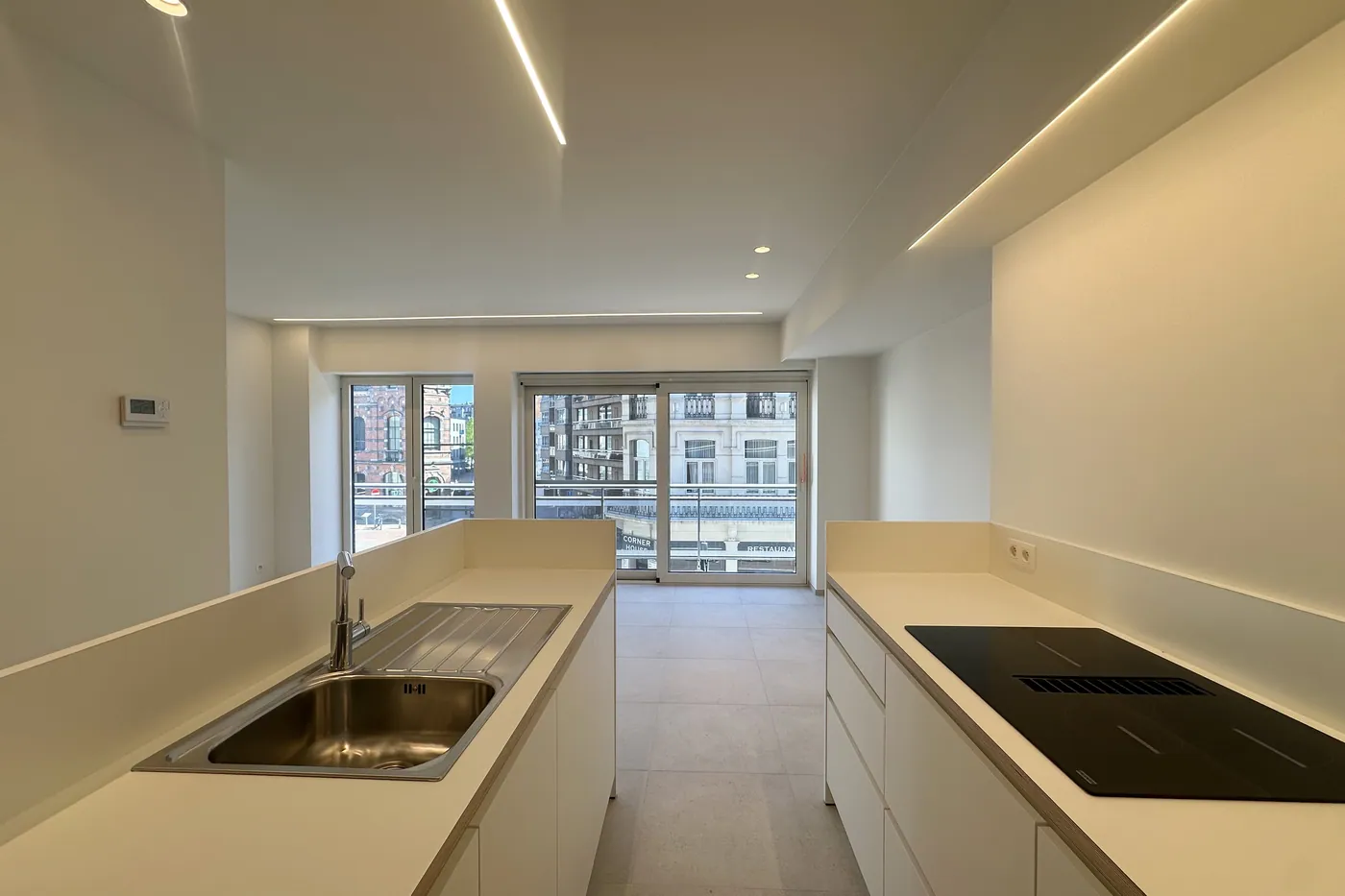 Ruime en lichtrijke studio met zuidgericht terras - foto 2