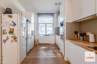 Deze instapklare woning met stadstuin en 3 slaapkamers is uitstekend gelegen aan de Zuiderpoort, op een boogscheut van het centrum van Gent...