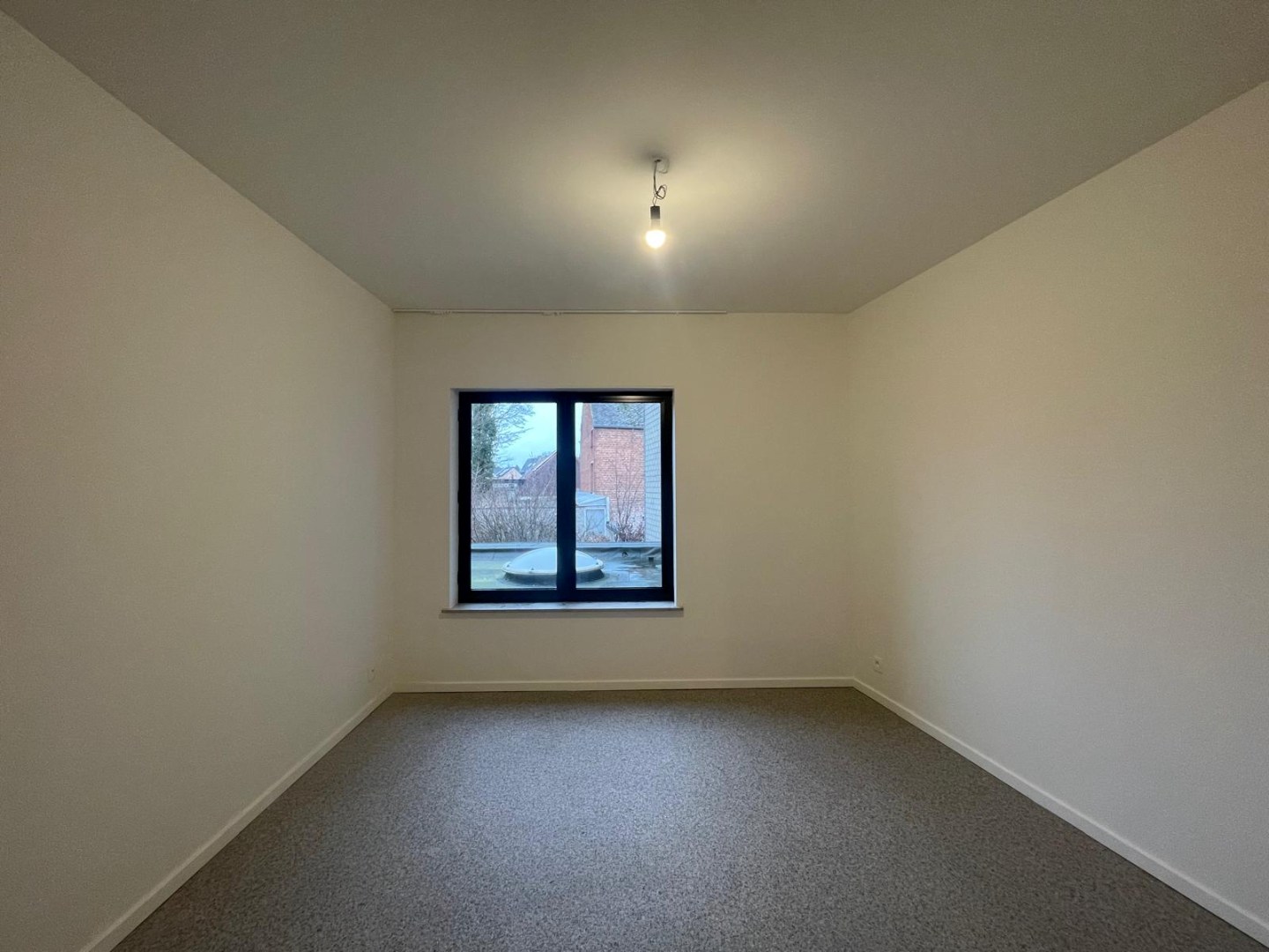 Ruim, energiezuinig appartement met 2 slaapkamers, in het centrum van Geel! - foto 5