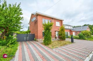 Maison clé en main de 3 chambres à coucher avec jardin dans un quartier calme Vous êtes à la recherche d'une maison prête à l'emploi avec de...