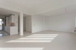 Renovated Three-Bedroom Apartment with Terrace and Panoramic Green ViewsEntrance hall with cloakroom and guest toilet with hand basin. Access to a...