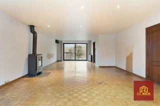 Welkom in deze ruime gezinswoning gelegen in Hofstade. Dit solide pandb (betonconstructie) biedt een totale woonoppervlakte van 274 m² op...