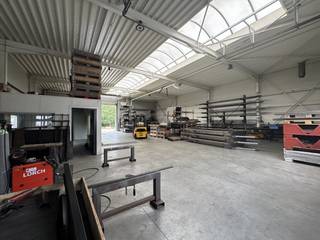 This unique 420 m² warehouse is now available for rent. The building has an impressive free height of 6 meters and has two sectional gates for...