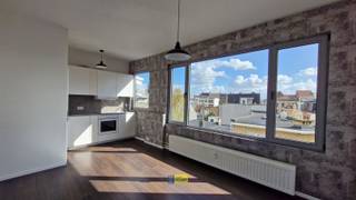Dit gebouw is gelegen om de hoek van het Groen Kwartier. Deze studio ligt op de derde, bovenste, verdieping in een gebouw met betonconstructie...