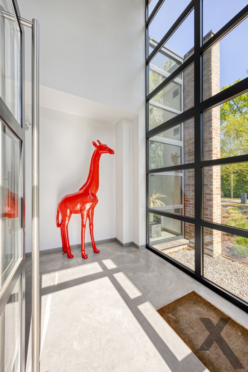 Tijdloze architecturale villa met weids zicht op natuur - foto 3