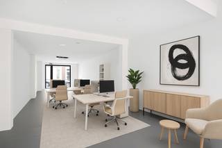 Nieuwbouw handelspand in centrum KapellenGelegen pal in het centrum van Kapellen kan u dit handelsgelijkvloers vinden. Met een groot etalageraam als...