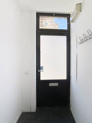 Deze charmante halfopen woning in Korbeek-Dijle met 2 slaapkamers, tuin en terras werd in 2012 grondig gerenoveerd en biedt een comfortabele...