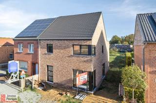 Ontdek deze nieuwbouwwoning aan de Bredestraat 49A in Averbode, een stijlvolle en moderne woning met een hoogwaardige afwerking. De woning...