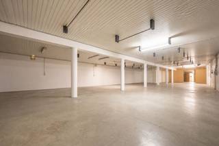 Combineer wonen en werken in deze ruime bel-etagewoning met een bewoonbare oppervlakte van 263 m². Het zuidgerichte terras van 47 m² zorgt ervoor...