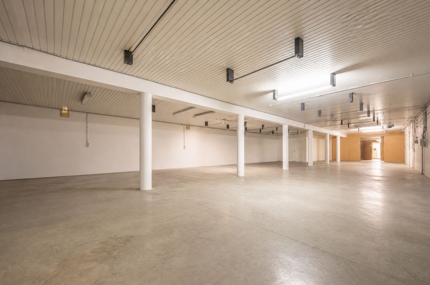 Bel-etage woning met zonnig terras en commerciële handelsruimte van 548 m² - photo 2