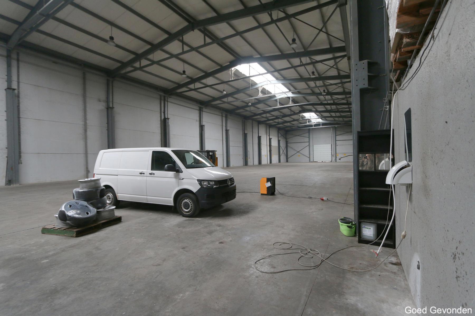 Commercial à louer à Saint-Trond - photo 4