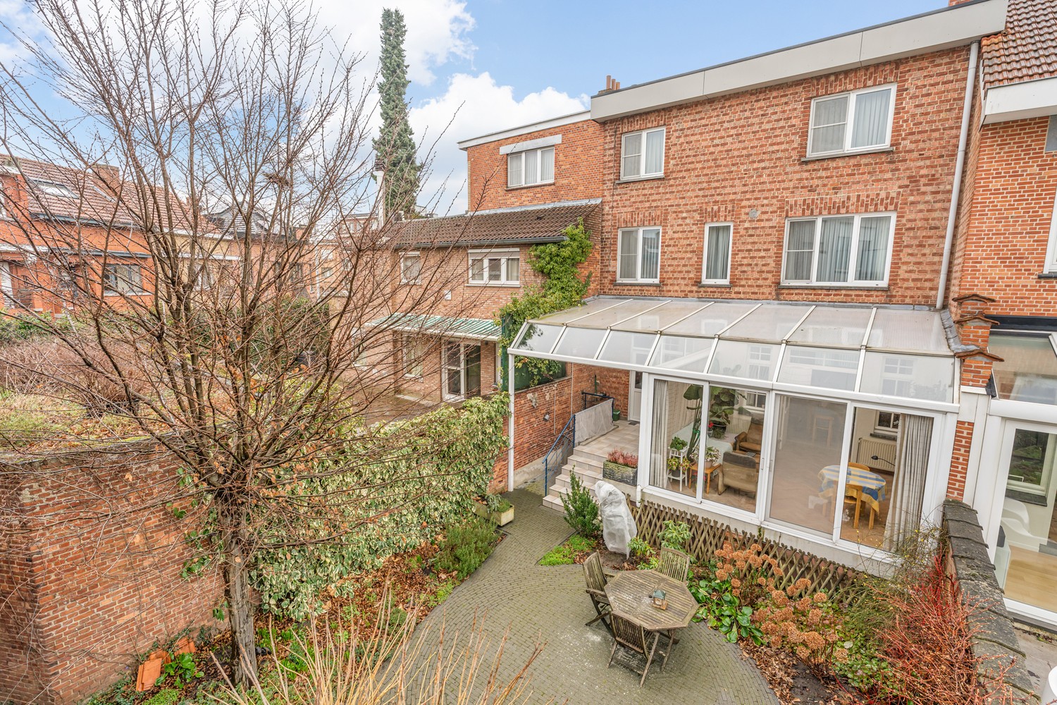 Mooie brede woning met aparte garagebox op TOP-locatie ! - foto 4