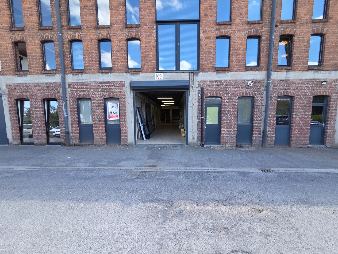 Magazijn van 220m² op commercieel centrum Pottelberg - foto 1