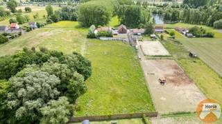 ZINGEM - Rustig gelegen renovatiewoning op 60areDeze gelijkvloerse woning beschikt over een inkomhal met apart toilet, een woonkamer met eetplaats,...