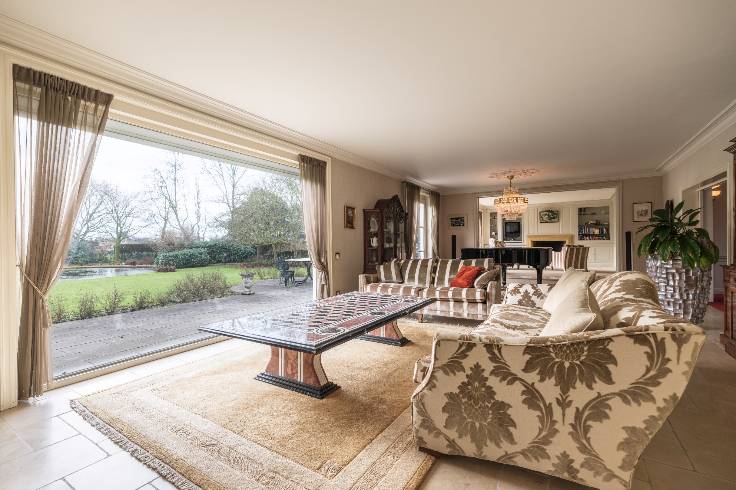 Stylish, high-quality villa of 1008m² located on a plot of 6709m² within walking distance of the city center of Maaseik. - photo 5