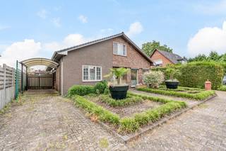 <strong>IDEALIS VASTGOED – RUIME, GERENOVEERDE EN INSTAPKLARE WONING MET 3 GELIJKVLOERSE SLAAPKAMERS, LICHTRIJKE LEEFRUIMTE MET OPEN KEUKEN ÉN AFGEWERKTE 2<sup>e</sup> VERDIEPING MET TOTALE BEWOONBARE OPPERVLAKTE VAN MAAR LIEFST +232M²!! DE WONING IS GELEGEN OP EEN KNAP PERCEEL VAN 7A 92CA IN HET GEGEERDE HERENT (PELT). Deze unieke woning omvat een ruime +-232m² netto bewoonbare oppervlakte met een gezellige woonkamer met aansluitend ruime keuken voorzien van alle comfort met aparte achterinkom/veranda, 3 slaapkamers, uitgeruste badkamer voorzien van douche en ligbad én een volledig afgewerkte 2<sup>e</sup> verdieping die fungeert als woongedeelte met eigen woonkamer, slaapkamer(s) en badkamer. De woning biedt verder een extra ruime garage, pergola, … Een unieke kans voor kandidaten op zoek naar een instapklare woning voorzien van alle luxe, ruimte en vlakbij tal van faciliteiten.</strong><br /><br /><strong>LIGGING: </strong><br />Deze knappe woning is gelegen op een aangenaam perceel in Herent (Pelt), te midden van Peer, Hamont-Achel & Bocholt. Vanuit deze locatie is men op enkele minuten aan sportfaciliteiten, openbaar vervoer, horeca,… en vooral ook een heel groene omgeving. De woning biedt aan de achterzijde een prachtig groene en omheinde tuin!<br /><br /><strong>INDELING: </strong><br /><strong>Gelijkvloerse verdieping: </strong><br />- inkomhal met toegang tot 2<span>e</span> verdieping – slaapkamer 1 – Slaapkamer 2 – Slaapkamer 3 – wasplaats/berging – badkamer voorzien van douche, ligbad en lavabo - woonkamer met aansluitend keuken voorzien van alle comfort – achterinkom/veranda – kelder –<br /><br /><strong>1<sup>e</sup> verdieping: </strong><br />– volledig afgewerkte 2<span>e</span> verdieping (+-95m²) voorzien van woonkamer, badkamer en slaapkamer met mogelijkheid tot het creëren van extra slaapkamers/ruimtes –<br /><br /><strong>Tuin: </strong><br />– Onderhoudsvriendelijke volledig aangelegde tuin met overdekte lounge en vijver – verharde oprit met zeer ruime garage –<br /><br /><strong>EXTRA TROEVEN:</strong><br />- Fijne locatie, centraal t.o.v. omliggende gemeenten<br />- Instapklare woning, goed verzorgd!<br />- woning doorheen de jaren volledig gerenoveerd<br />- Dak vernieuwd in 2020<br />- Nieuwe ramen rond 2018<br />- 21 zonnepanelen geplaatst in 2020<br />- spouwmuurisolatie<br />- Houtkachel in woonkamer<br />- Vloerverwarming<br />- Ramen voorzien van screens<br />- Functionele indeling<br />- 3 ruime gelijkvloerse slaapkamers<br />- Volledig ingerichte 2<sup>de</sup> verdieping voorzien van woonkamer, badkamer en slaapkamer(s)<br />- Praktisch aangelegde groene tuin, een oase van rust<br /><br /><strong>Stedenbouwkundige Inlichtingen:</strong><br />Bouwvergunning - Woongebied - Geen dagvaarding - Geen voorkooprecht – Geen verkavelingsvergunning<br /><br />EPC: 111kWh/m² <strong>met certificaatnummer:</strong> 20240701-0003299486-RES-1<br /><br /><strong>O-peil:</strong> niet overstromingsgevoelig gebied<br />P-score: A<br />G-score: A<br /><br /><strong>Benieuwd naar deze woning? Ons IDEALIS Team geeft U met plezier en steeds vrijblijvend de nodige informatie via e-mail , ter plaatse of op ons kantoor te Pelt.<br />Wenst U advies omtrent uw eigen woning? Graag plannen wij vrijblijvend met U een afspraak in om onze expertise met U te delen, steeds tot Uw dienst!!<br />Neem contact op met IDEALIS VASTGOED op 011/515 565 of mail naar info@idealisvastgoed.be!</strong><br />