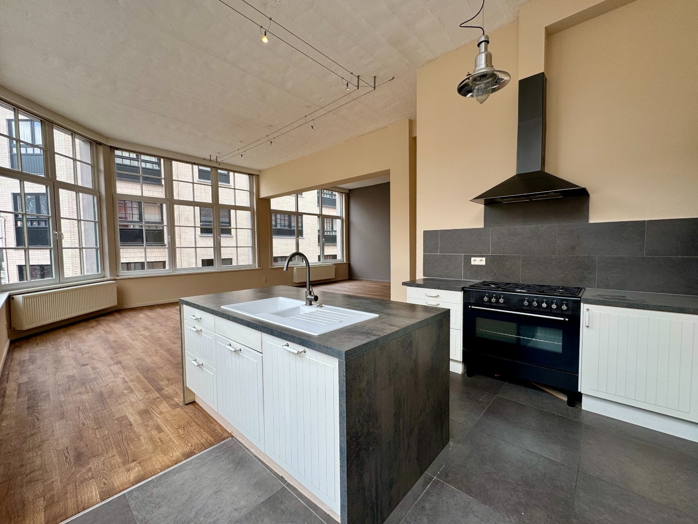 Karaktervol 3 slaapkamer-appartement in loft-stijl - foto 4