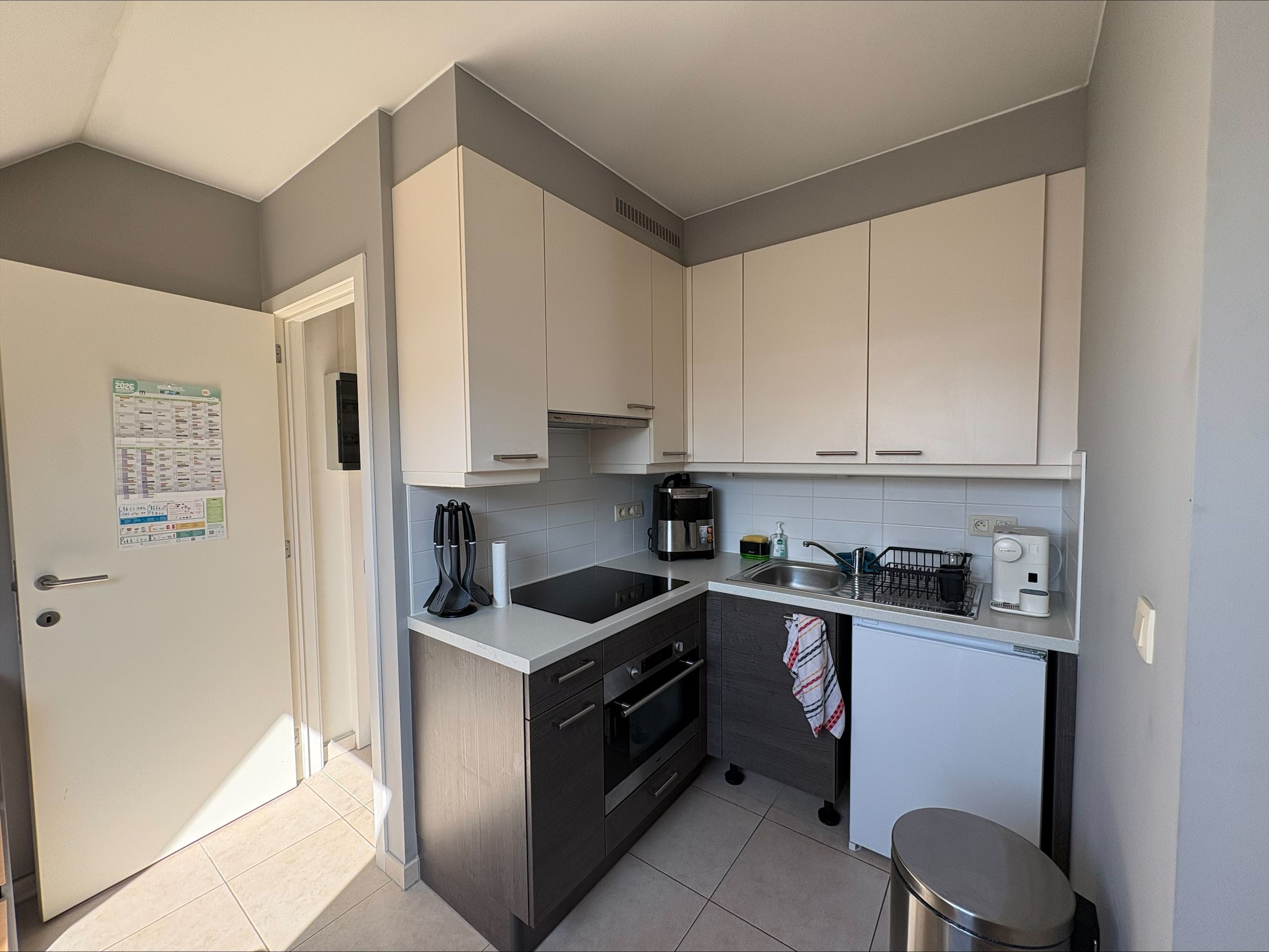 Knus duplex appartement te huur in de winkelstraat van Westende! - foto 4