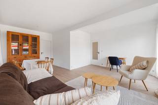 Prachtig gerenoveerd appartement te huur in Tervuren . Volledig op het gelijkvloers gelegen. Inkomhal (3m²), woonkamer (23m²), eetkamer...