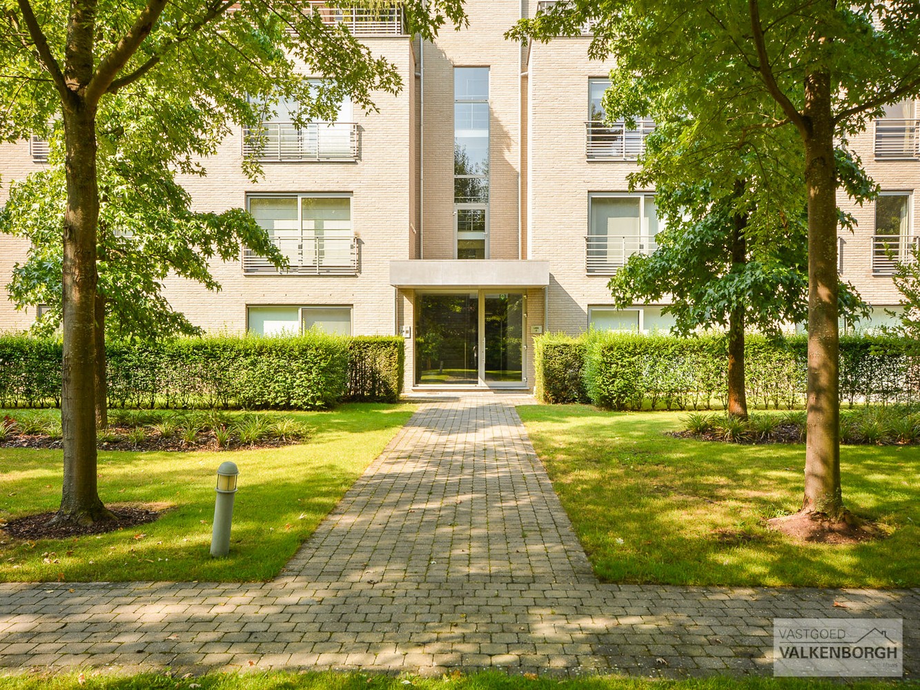 Gelijkvloers appartement met ruim terras en tuin in residentieel domein met zwembad en wellness. - foto 4