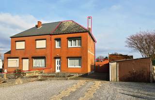 Voor een afspraak bel Kim 0473 72 33 62.Te renoveren woning HOB met 3 slaapkamers op een grondoppervlakte van 490ca.Deze woning ligt op fietsafstand...