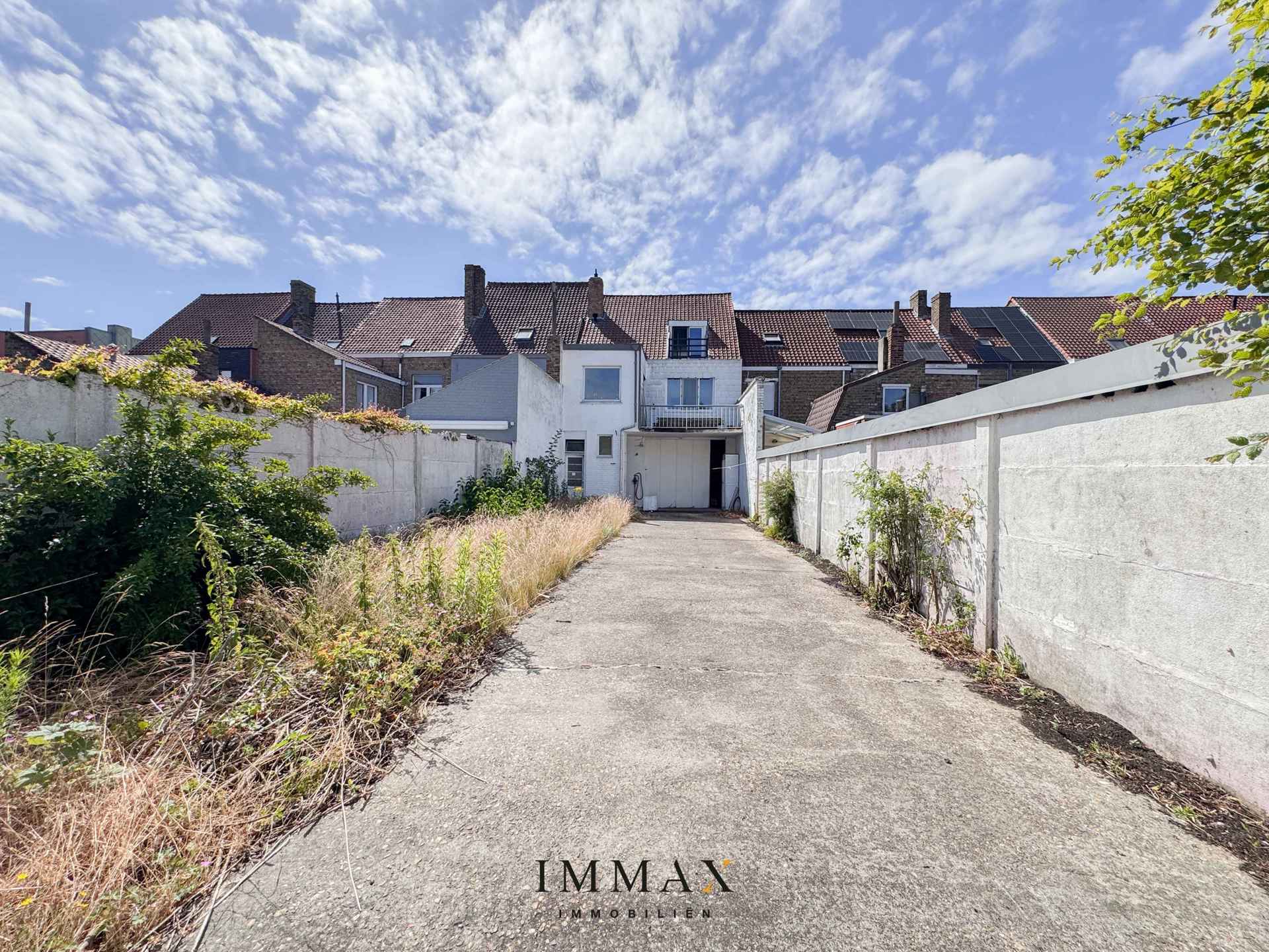 Burgerwoning met grote garage, ruime opslagplaats. - foto 2