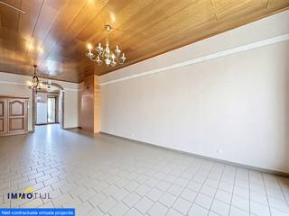 Deze te renoveren woning biedt tal van mogelijkheden en is gunstig gelegen nabij het centrum van Moorsel/Aalst, met een vlotte aansluiting op...