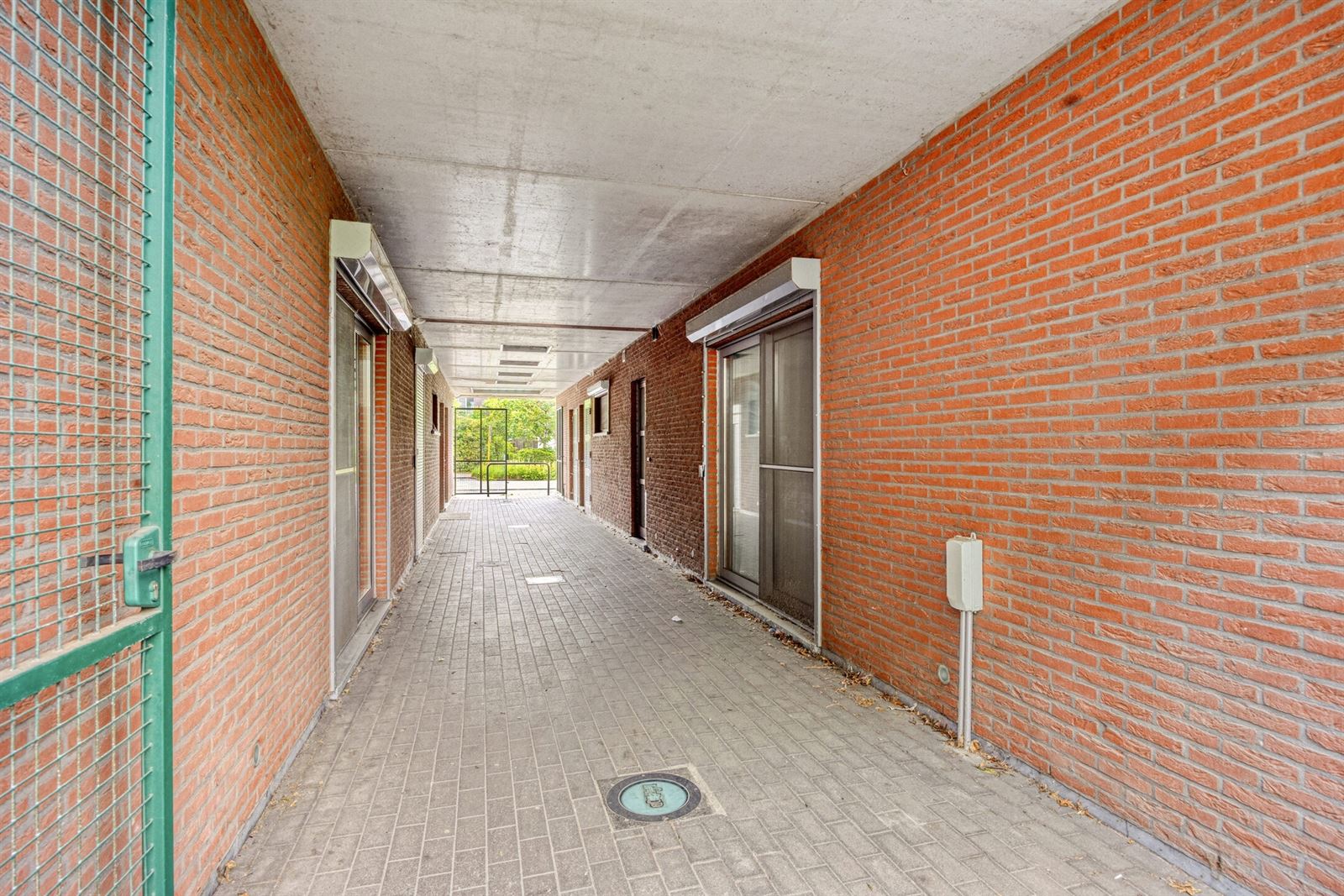 Instapklaar gemeubeld gelijkvloers appartement met tuin nabij het centrum van Edegem - foto 4