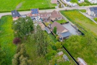 INSTAPKLARE GEZINSWONING MET 3 A 4 SLAAPKAMERS EN WERKHUIS OP VERRASSEND RUIM PERCEEL VAN 13A98CA TE ALKEN.Deze instapklare, gezinswoning vinden we...