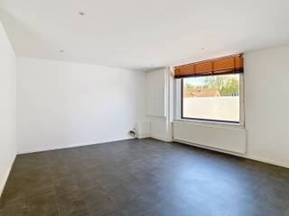 Deze charmante halfopen woning in Korbeek-Dijle met 2 slaapkamers, tuin en terras werd in 2012 grondig gerenoveerd en biedt een comfortabele...