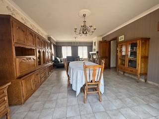 Deze instapklare woning in Sint-Gillis-Waas wordt uitsluitend verhuurd aan zelfstandigen, bedrijven of voor de huisvesting van personeel. De woning...