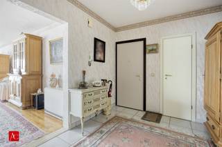 Welkom bij dit ruime en goed onderhouden appartement gelegen in Beveren-Kruibeke-Zwijndrecht. Dit moderne woonappartement biedt een totale...