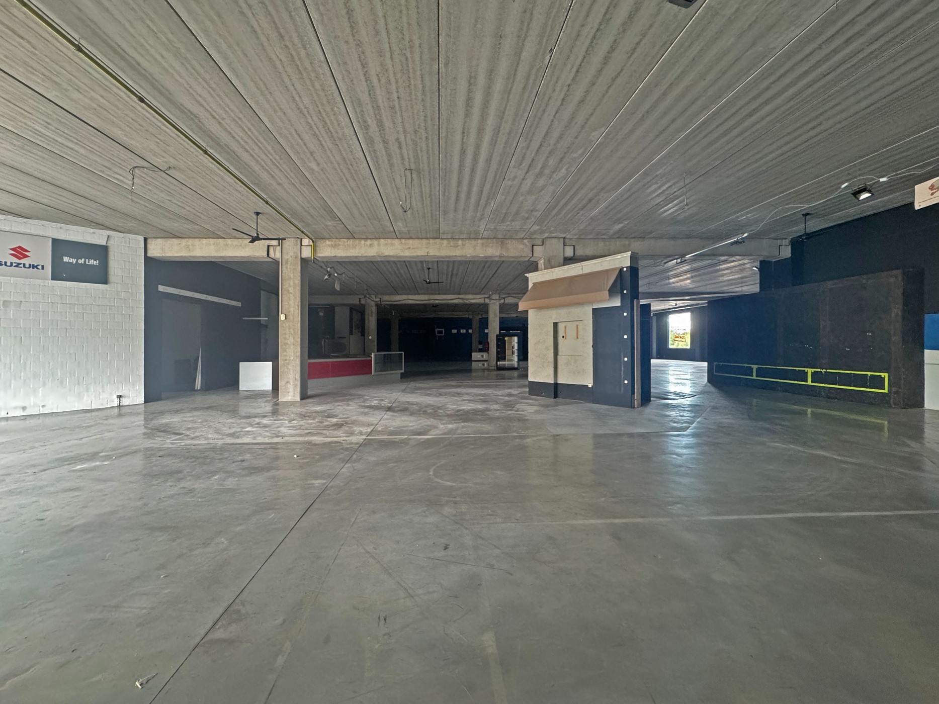 Gelijkvloerse handelsruimte van 1.726 m² met topligging langs expresweg (N45) - foto 5