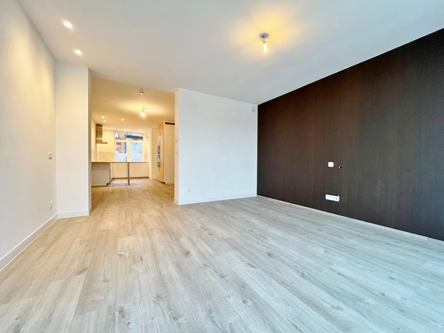 Vernieuwde energiezuinige rijwoning met zonnige stadstuin op centrale ligging. - foto 5