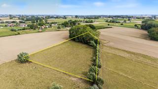 Graag bieden wij dit perceel weide aan met een oppervlakte van 1ha 53a 88ca met aanpalend bosje (11a80ca). Voor meer info contacteer Sophie 0496/71.50.59