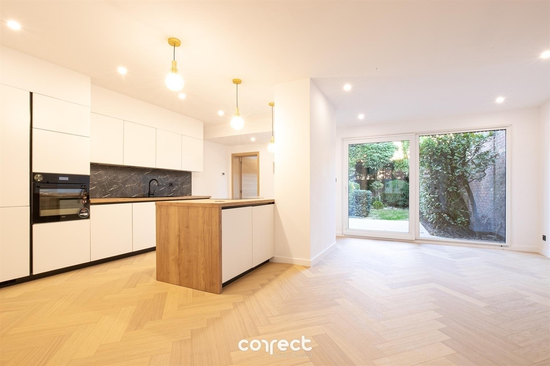 Prachtig gerenoveerde stadswoning met tuin - foto 4