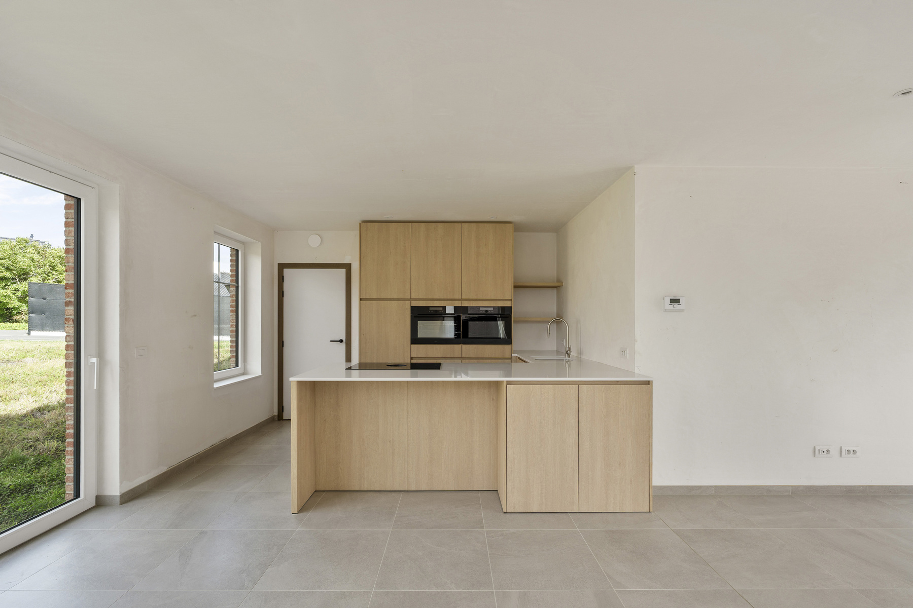 Afgewerkte alleenstaande nieuwbouwwoning met inpandige garage én zonnige tuin - foto 5