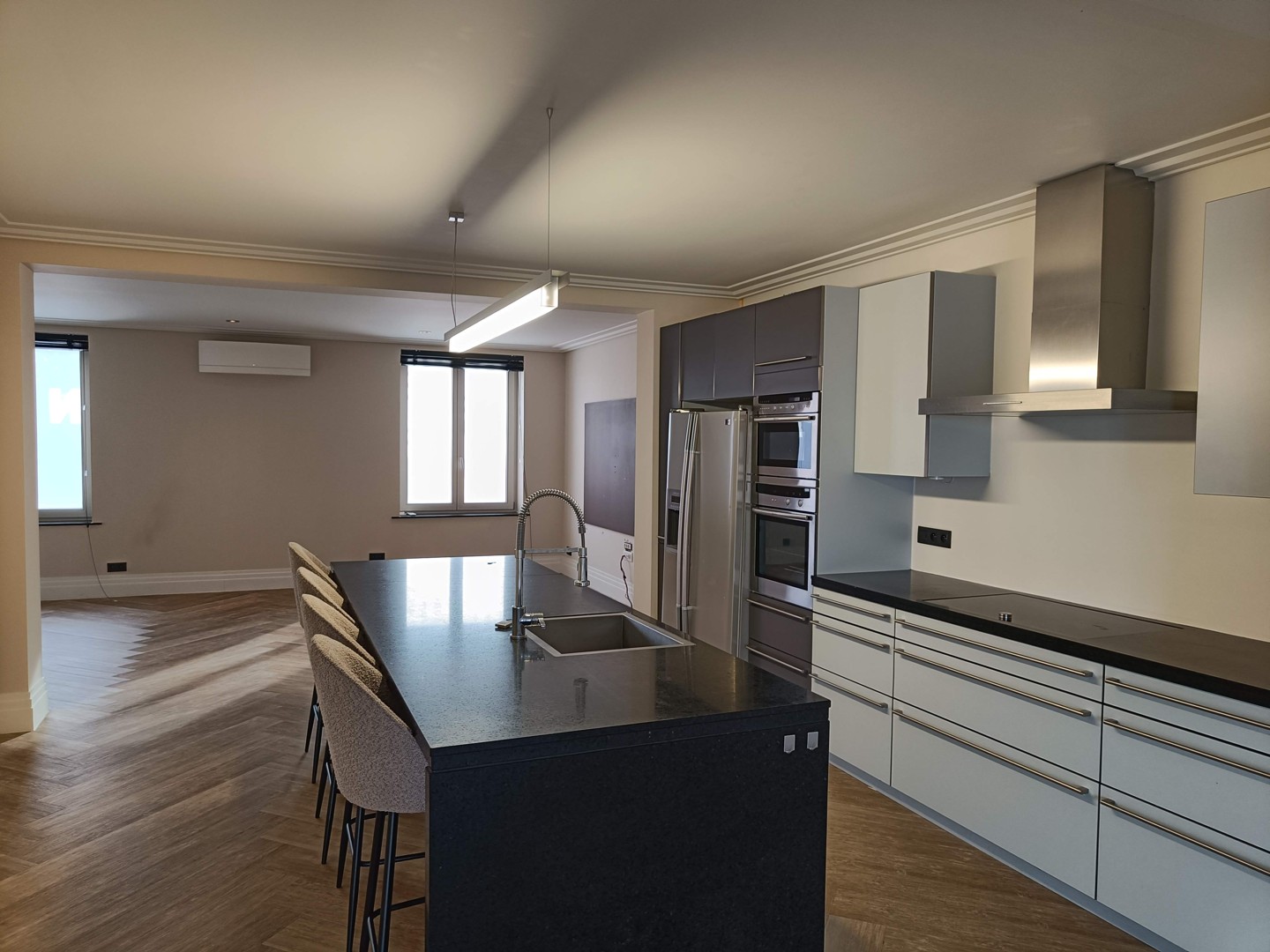 Gerenoveerd appartement met 4 slaapkamers - foto 5