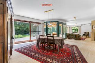 In het groene en rustige Keerbergen, op een riant perceel van 27 are, vindt u deze verzorgde villa uit 1996. De woning is gelegen in een...