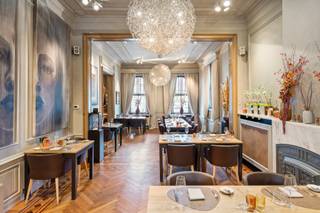 Maison de maître pleine de charme (établissement horeca) avec logement privé, idéalement située entre le centre de Waregem et LeieIdéale pour...