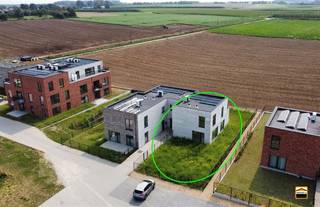 Energiezuinige, recente woning (BEN-woning) met 3 slaapkamers en 10 zonnepanelen.De locatie van de woning geniet van een goede verbinding, doch heeft...